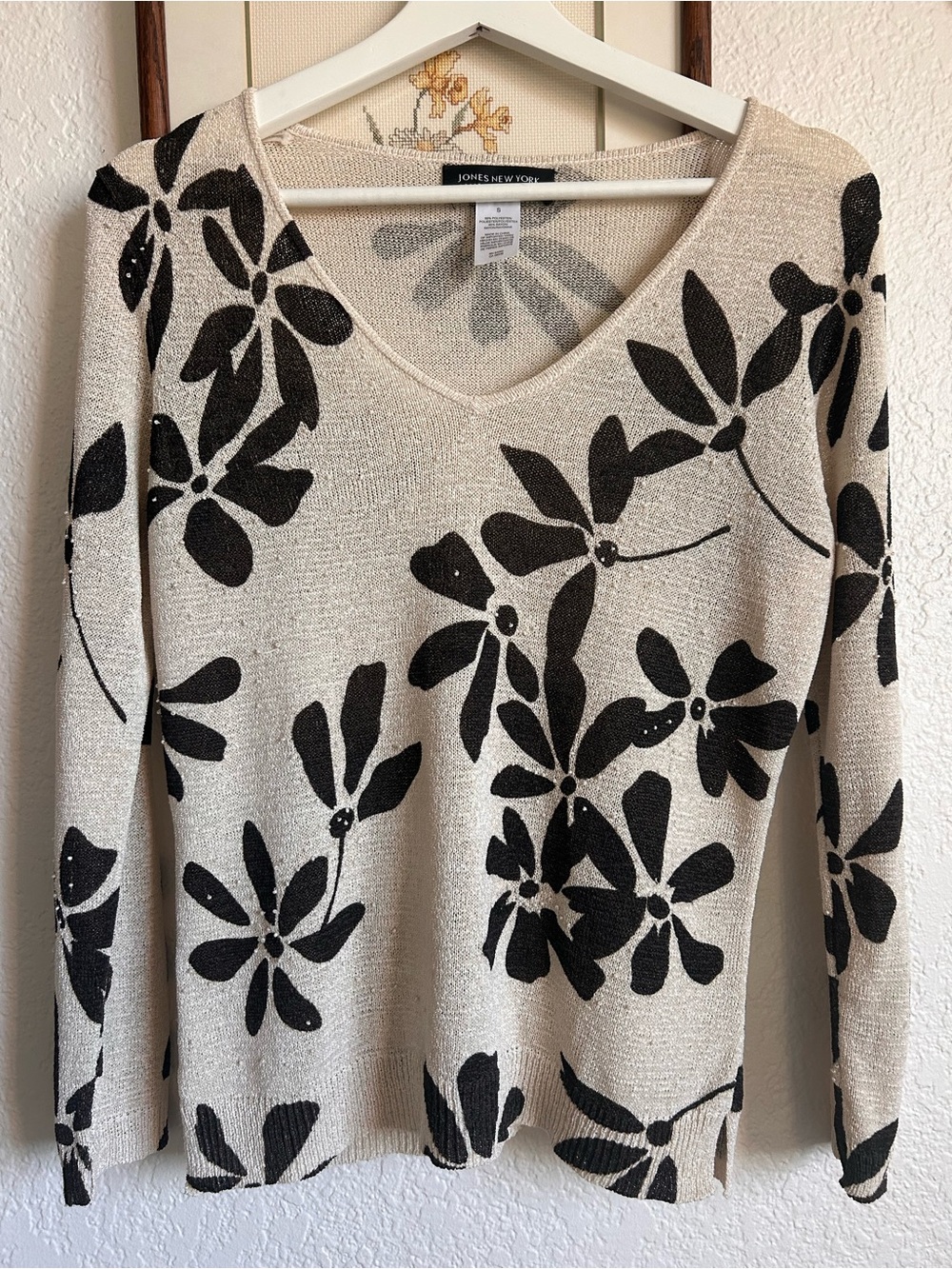 Jones New York Cream V-Neck Floral Sweater with Black Floral Print